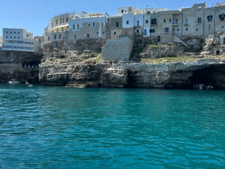 Motorboot mieten in Polignano a Mare zum besten Preis