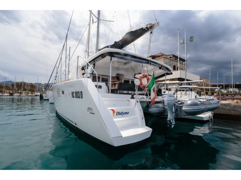 Katamaran mieten in Olbia zum besten Preis