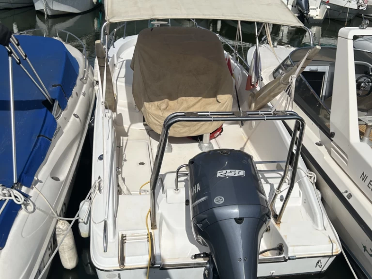 YachtCharter in Mandelieu-la-Napoule - Sessa Marine Key Largo 24 auf SamBoat