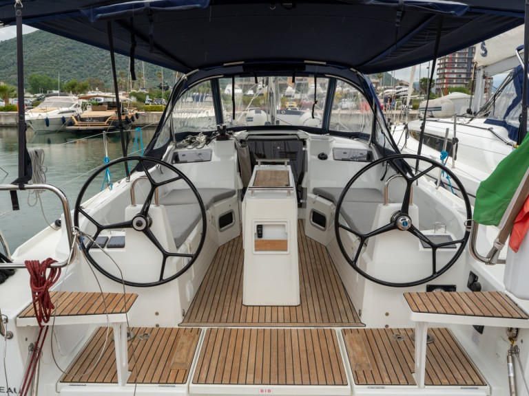 Ein Bénéteau Oceanis 34.1 mieten in Salerno