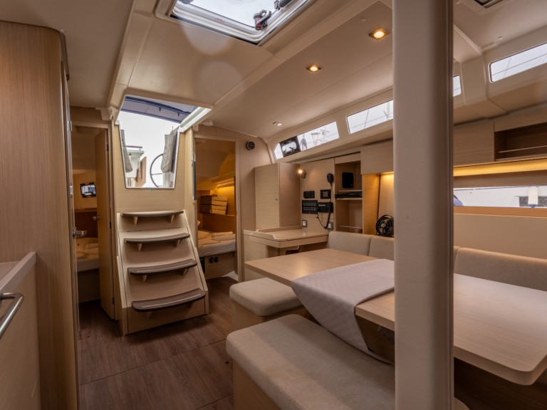 Bootsverleih Bénéteau Oceanis 37.1 - 3 cab 2 wc Salerno Samboat