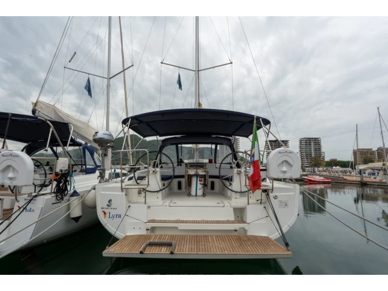 Bénéteau Oceanis 40.1 mieten Salerno