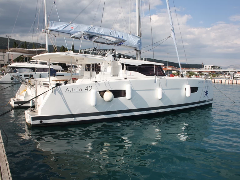 YachtCharter in Seget Donji - Fountaine Pajot Astrea 42 auf SamBoat