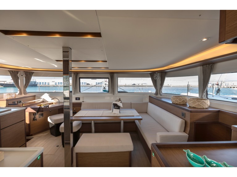 Boot mieten Salerno günstig Lagoon 46