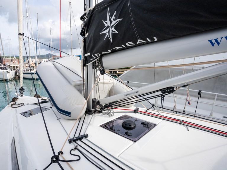 Ein Jeanneau Sun Odyssey 380 mieten in Castiglioncello