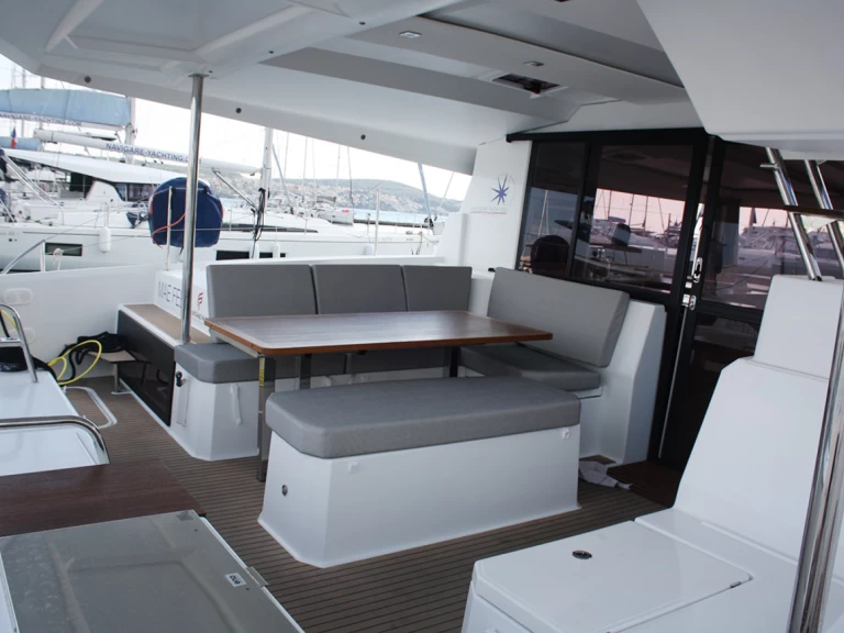 Ein Fountaine Pajot Astrea 42 mieten in Seget Donji