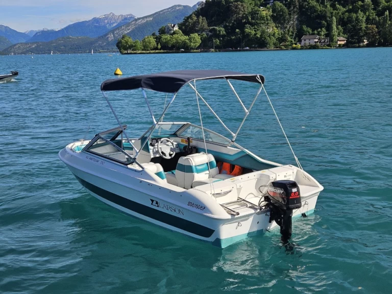 Motorboot mit oder ohne Skipper Larson mieten in Annecy