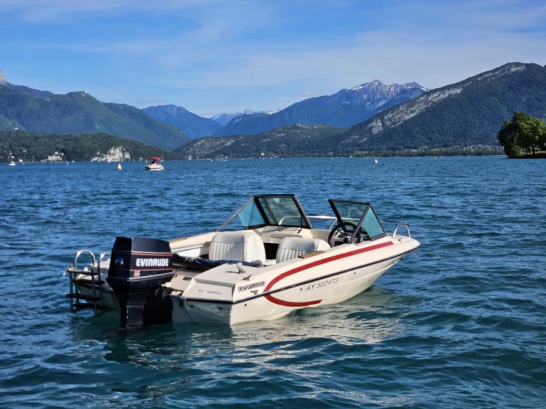 Ein Glastron V162 mieten in Annecy