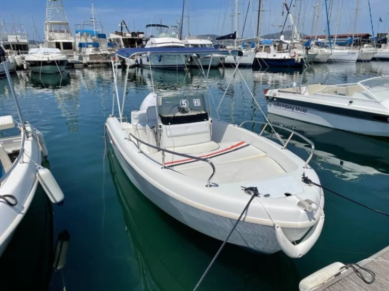 Vermietung Motorboot Selva mit Führerschein