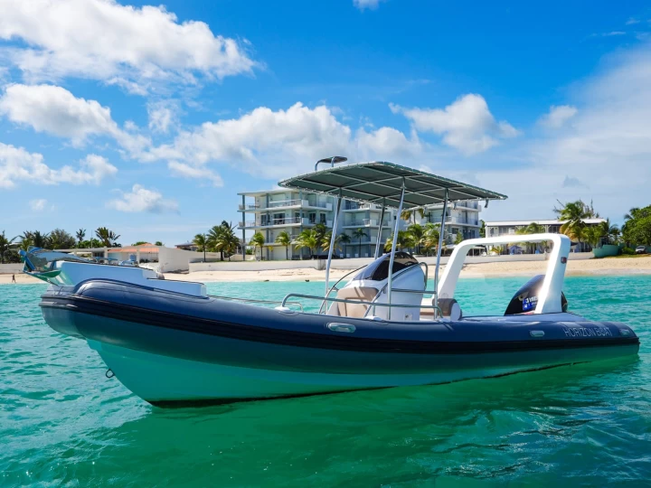 Schlauchboot mieten in Simpson Bay Yacht Club Marina zum besten Preis