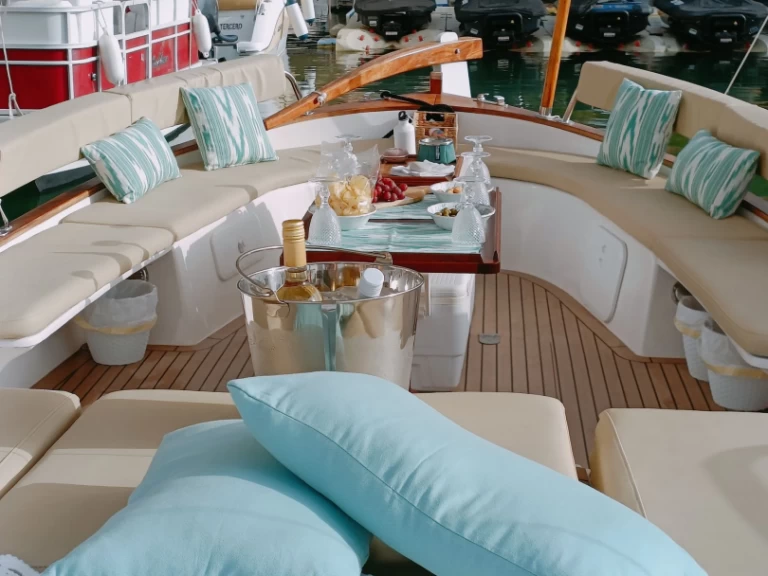 Medvolt Marine MedVolt M7 mieten Portals Nous