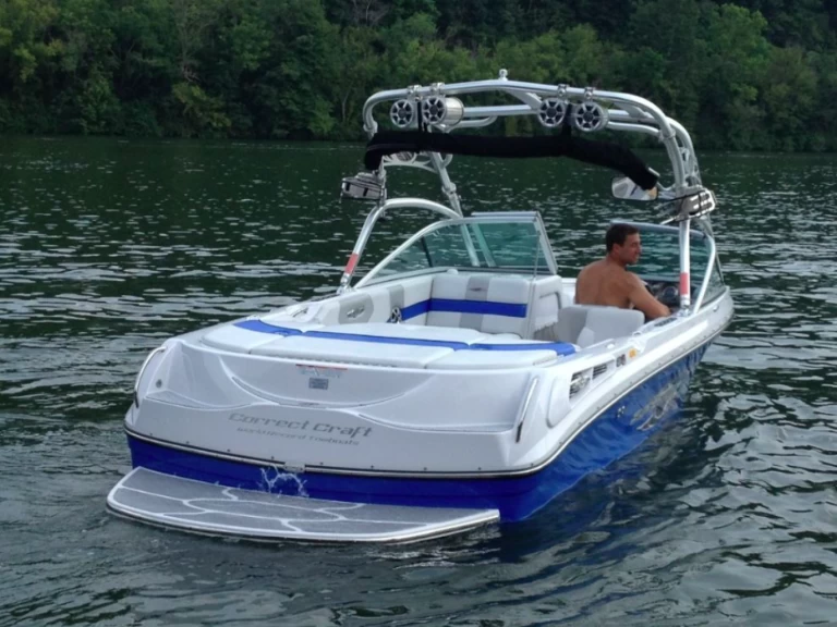 YachtCharter in Sevrier - Nautique Correct Craft Competition Ski Boat 2001 auf SamBoat