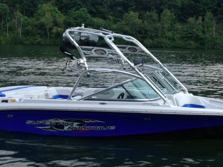 Ein Nautique Correct Craft Competition Ski Boat 2001 mieten in Sevrier