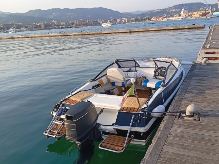 hellas pegasus + selva xrs 40 HP Pegasus mieten Porto Mirabello