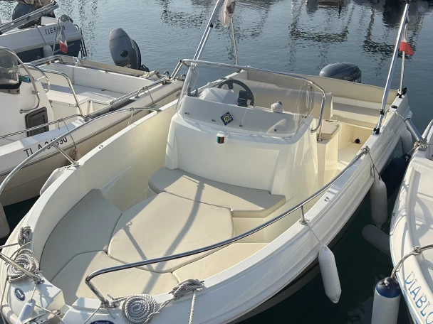 YachtCharter in Saint-Raphaël - Jeanneau cap-camarat 505 Style auf SamBoat