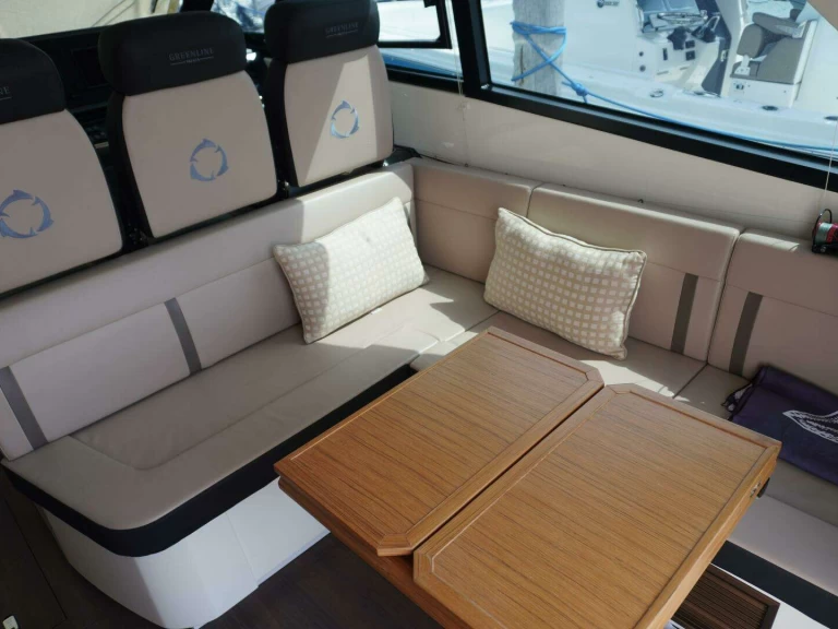 Motorboot mit oder ohne Skipper Jeanneau mieten in Golfe-Juan