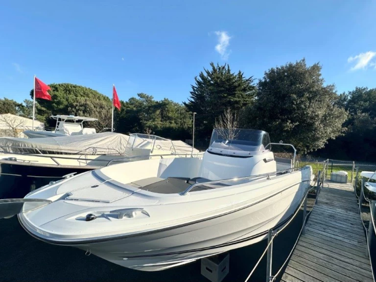 Vermietung Motorboot Jeanneau mit Führerschein