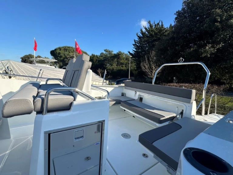 Motorboot mieten in La Flotte zum besten Preis