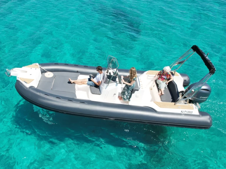 Ein Capelli Tempest 700 mieten in Porto-Vecchio