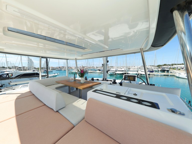 YachtCharter in Sukošan - Lagoon Lagoon 55_5 Cabins auf SamBoat