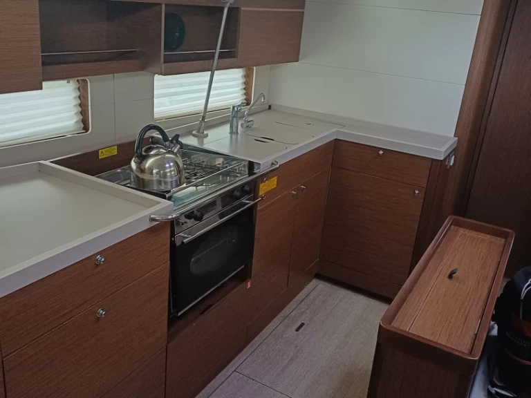 YachtCharter in Álimos - Bénéteau Oceanis 46.1 auf SamBoat