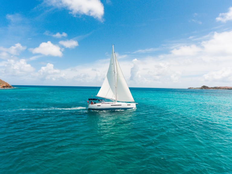 Ein Jeanneau Sun Odyssey 490 mieten in Road Town