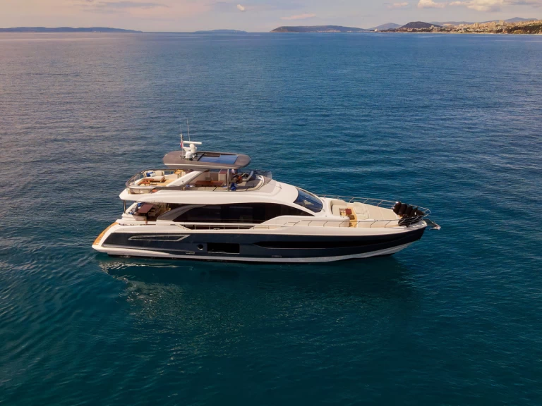 YachtCharter in Podstrana - Azimut Azimut 78 Fly - 4 + 1 cab. auf SamBoat