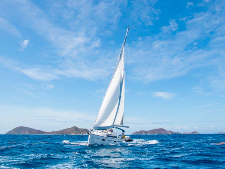 YachtCharter in Road Town - Bavaria Bavaria 37 - 2 cab. auf SamBoat
