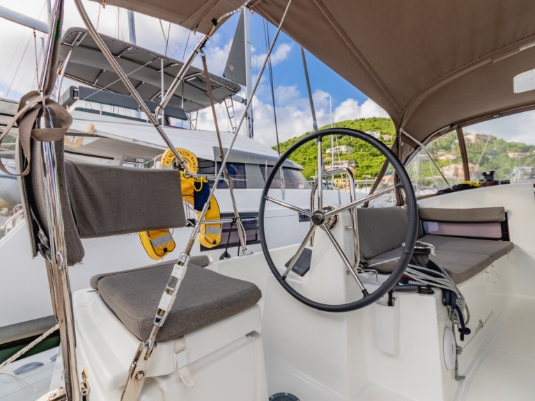 Ein Jeanneau Sun Odyssey 440 mieten in Road Town