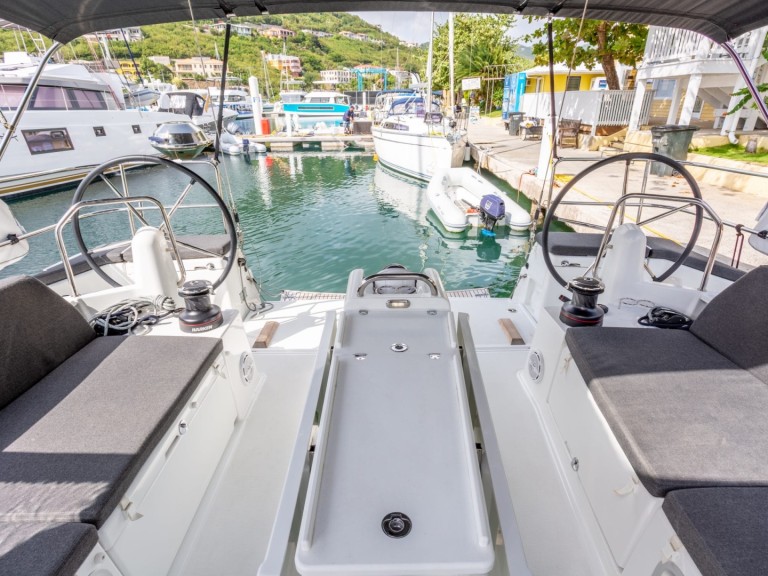 Ein Jeanneau Sun Odyssey 490 mieten in Road Town