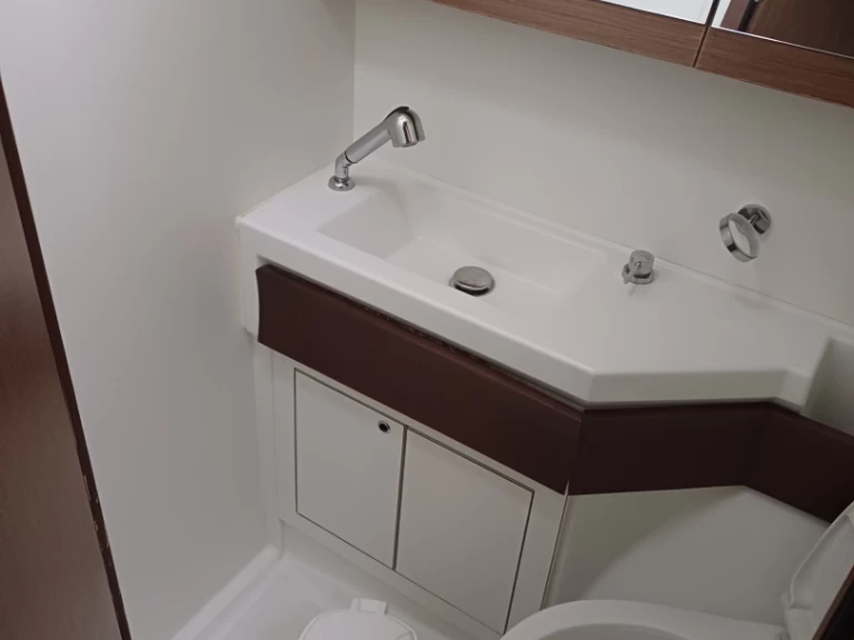 YachtCharter in Álimos - Bénéteau Oceanis 46.1 auf SamBoat