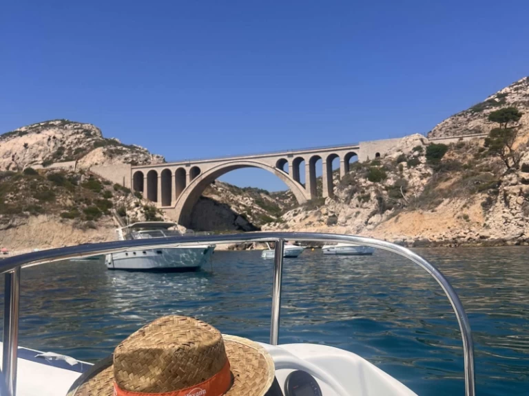 YachtCharter in L'Estaque - Lomac Beluga 17 auf SamBoat