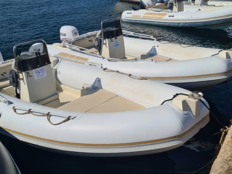 Schlauchboot mieten in Stintino zum besten Preis