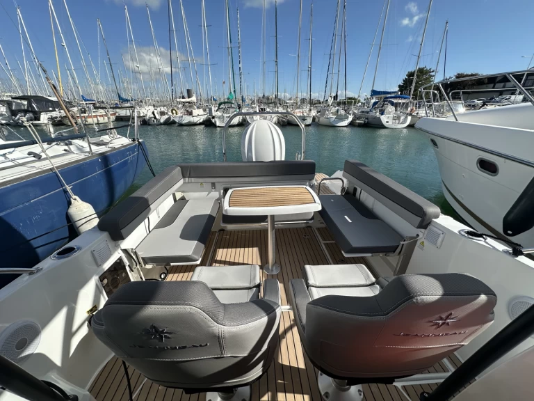 Jeanneau Cap camarat 7.5 wa série 3 mieten La Rochelle