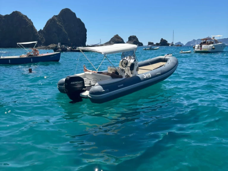 Ein Joy Joy 600 mieten in Ponza