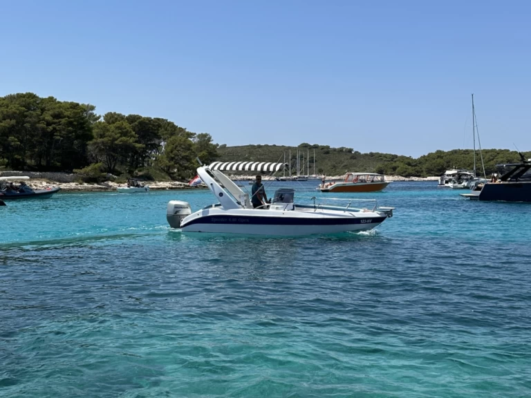 Motorboot mieten in Hvar - Speeder 680 Open
