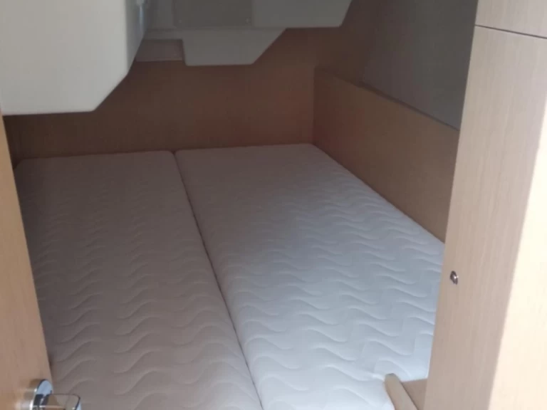 YachtCharter in Bocca di Magra - Bénéteau Oceanis 38.1 auf SamBoat