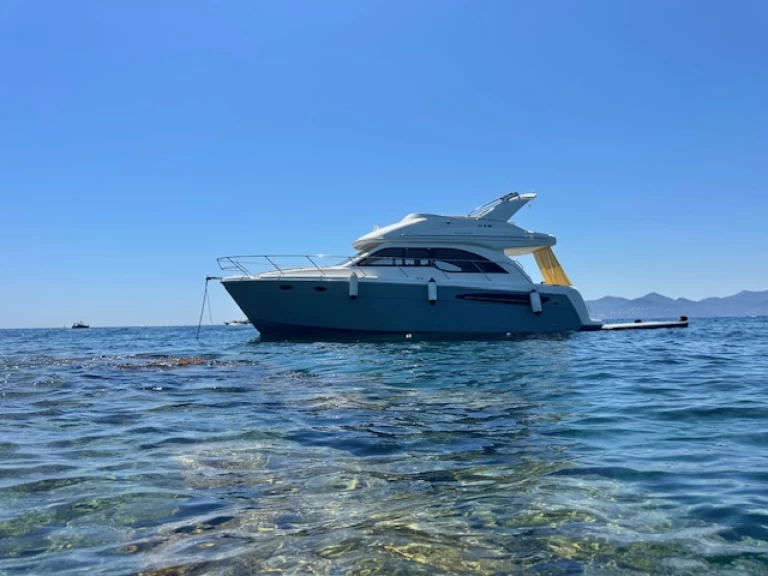 Ein Meridian 341 Sedan mieten in Mandelieu-la-Napoule