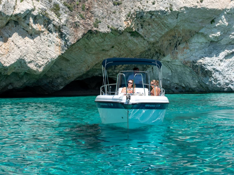 Motorboot mit oder ohne Skipper Poseidon mieten in Zakynthos