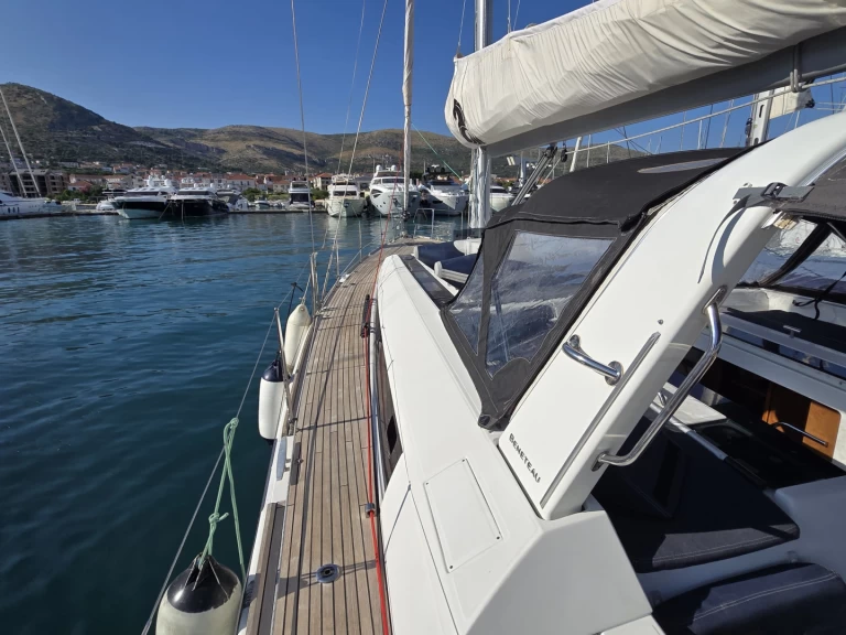 YachtCharter in Seget Donji - Bénéteau Oceanis 55 auf SamBoat
