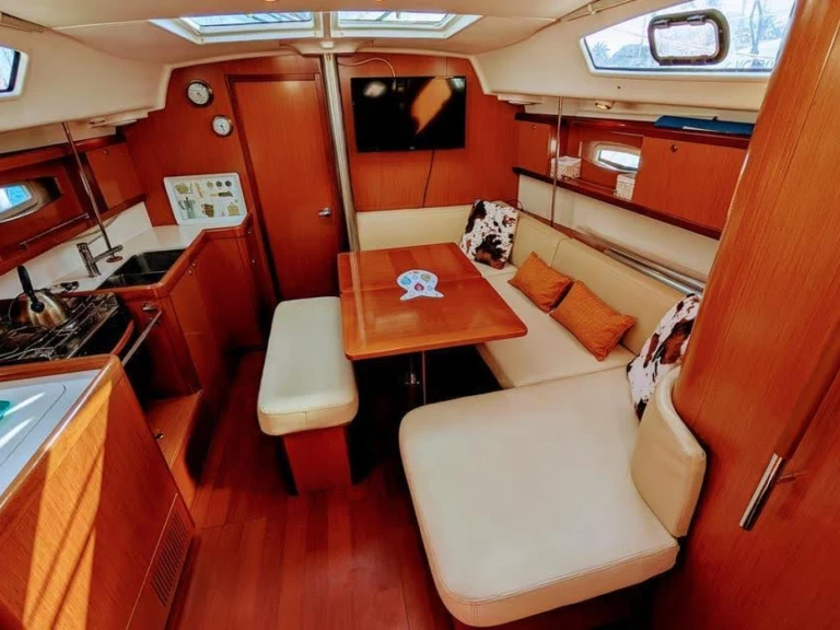 YachtCharter in Puerto Altea - Bénéteau Oceanis 40 auf SamBoat