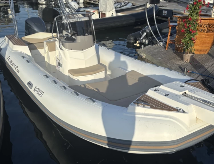 Vermietung Schlauchboot Capelli mit Führerschein