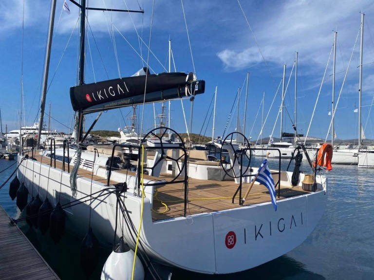 Ein Bénéteau First 53 mieten in Lavrion
