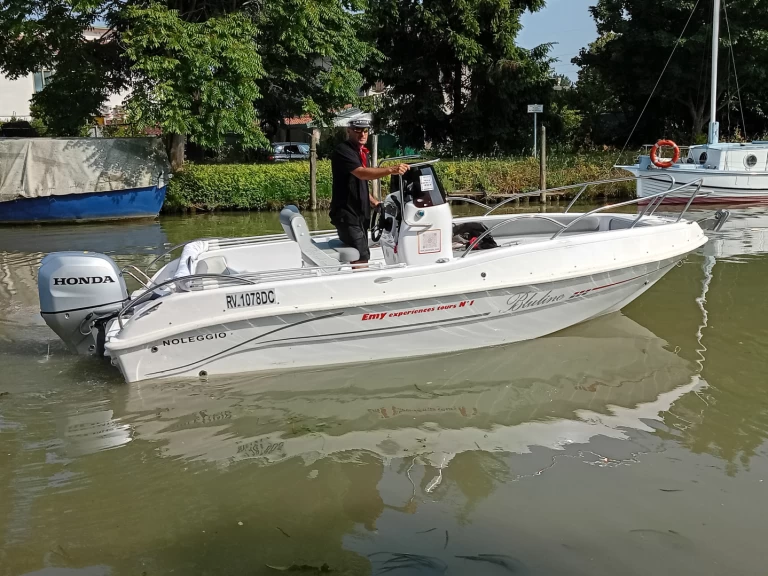 Motorboot mit oder ohne Skipper Bluline mieten in Venedig