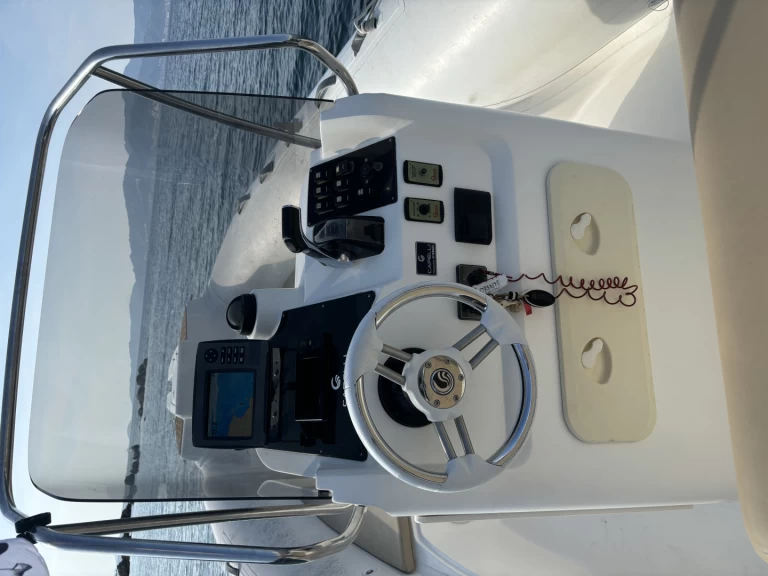 Ein Capelli Tempest 770 mieten in Ajaccio