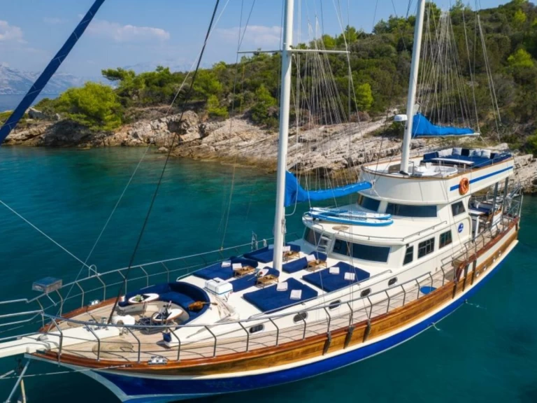 Ein Custom Made Saint Luca mieten in Omiš