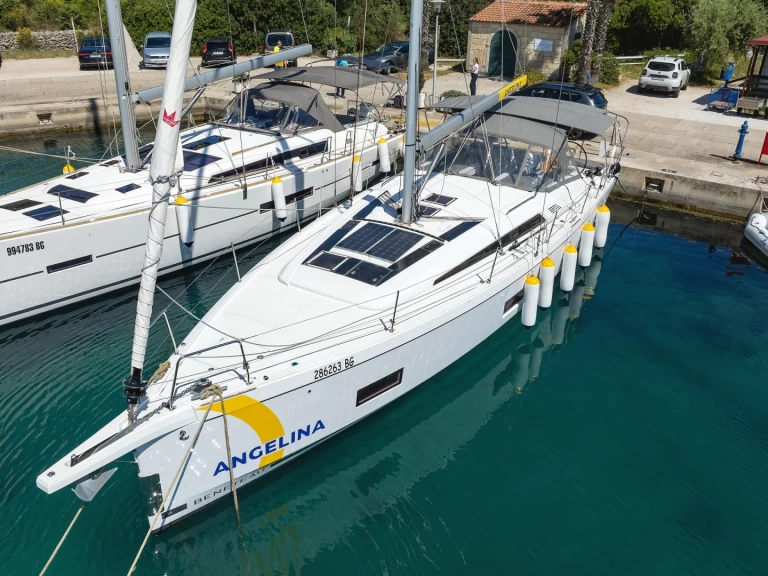 Ein Bénéteau Oceanis 51.1 mieten in Primošten