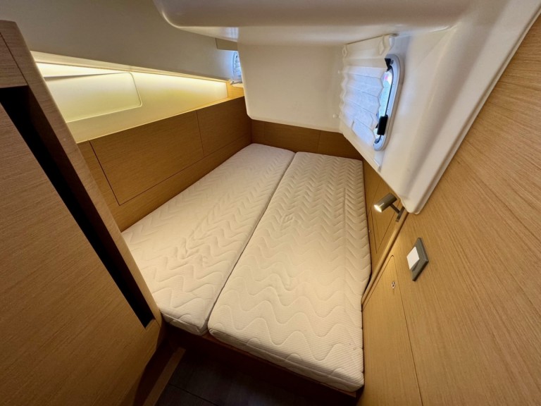 YachtCharter in Kalamata - Jeanneau Sun Odyssey 410 auf SamBoat