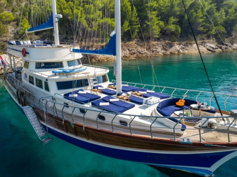 Ein Custom Made Saint Luca mieten in Omiš