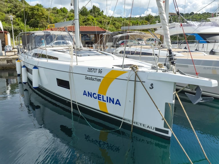 Ein Bénéteau Oceanis 51.1 mieten in Primošten